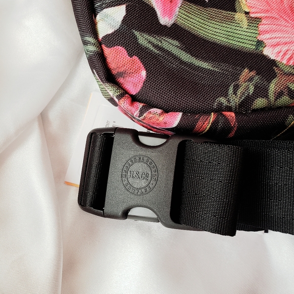 Herschel Floral Fifteen Hip Pack - Picture 5 of 6